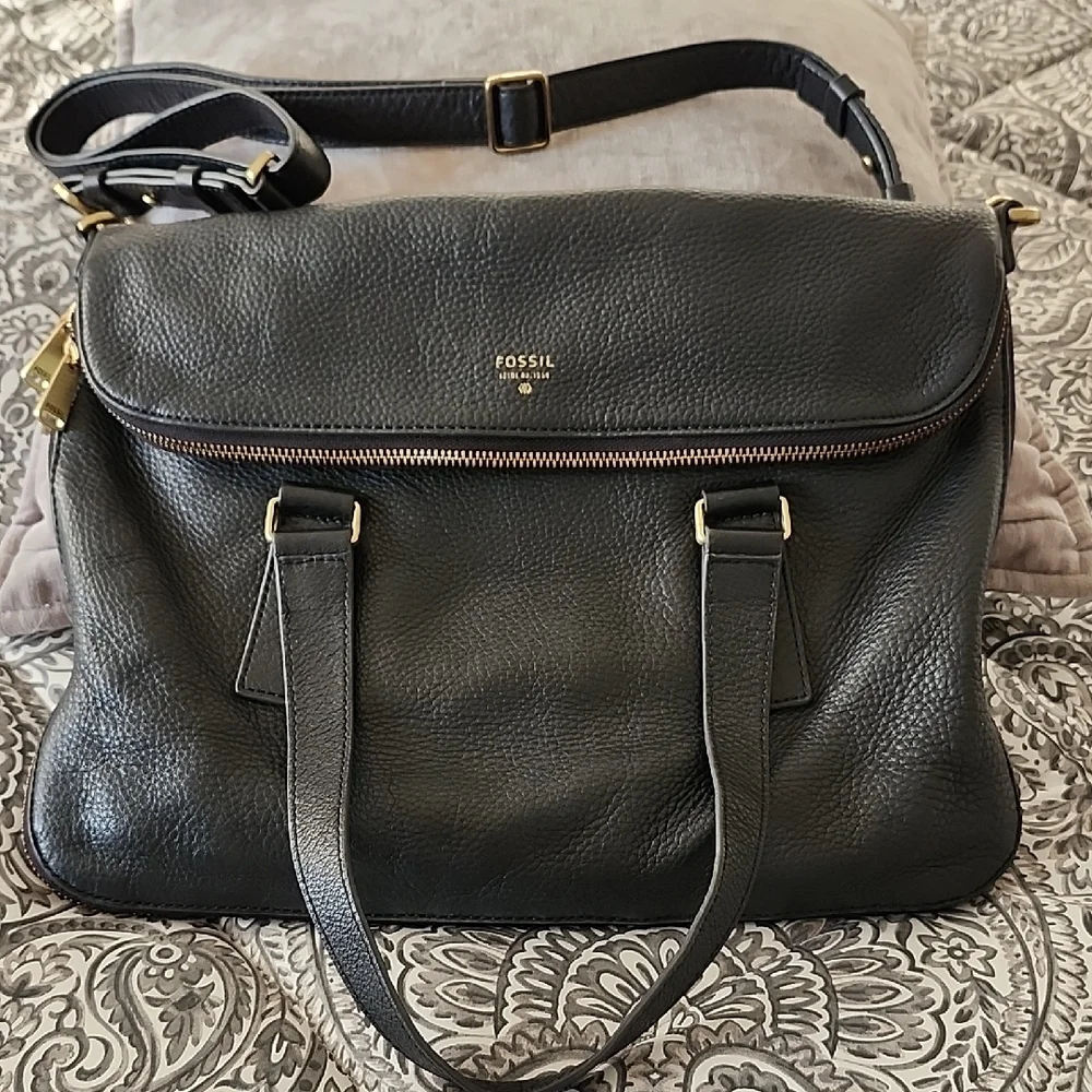 Fossil Expandable Leather Crossbody w/Free Fossil Wallet